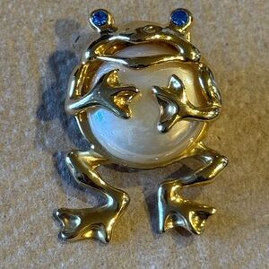 Vtg 80s Frog Toad Faux Pearl Belly  Laughing Gold Plate Blue Eye Brooch Pin